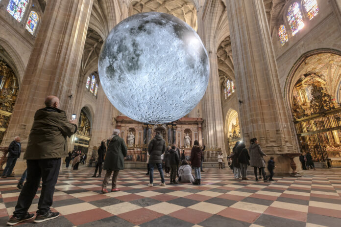 Captura la Luna de la Catedral