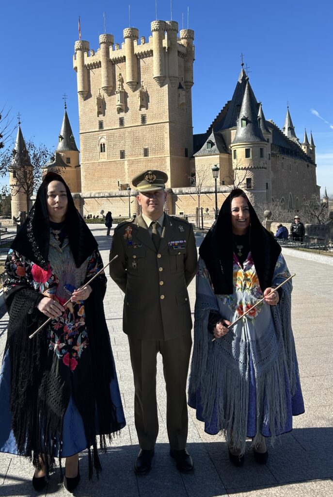 Alcaldesas de Zamarramala 'toman' el Alcázar