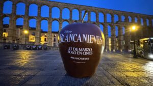 Blancanieves llega a Segovia para la promoción de la película de Disney