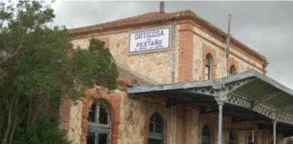 Tren turístico para tres estaciones de ferrocarril