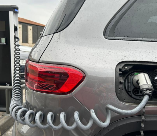 Cargar coche eléctrico