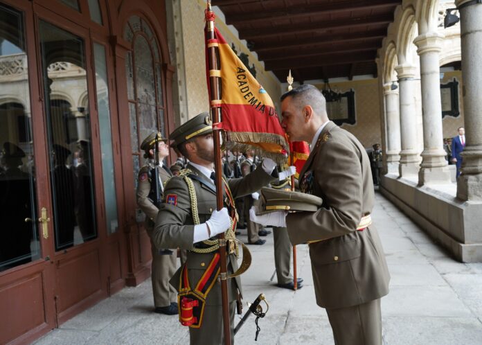 Renovación estandarte Academia de Artillería