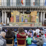 Lleno absoluto en Titirimundi bajo un sol radiante