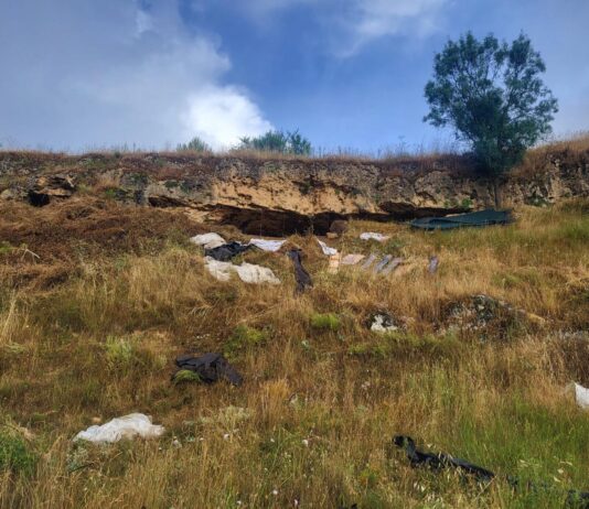 basura en el yacimiento de Segovia