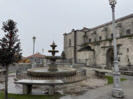 triple de población y la mitad de agua