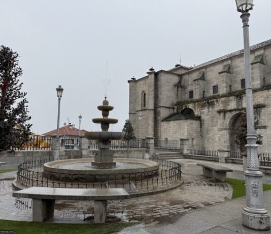 triple de población y la mitad de agua