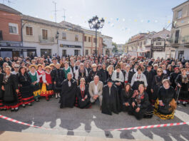 Más de 500 personas en la concentración del Traje Regional segoviano y la Capa castellana
