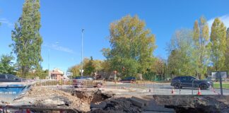 Reparada la avería de agua en la rotonda del Espolón