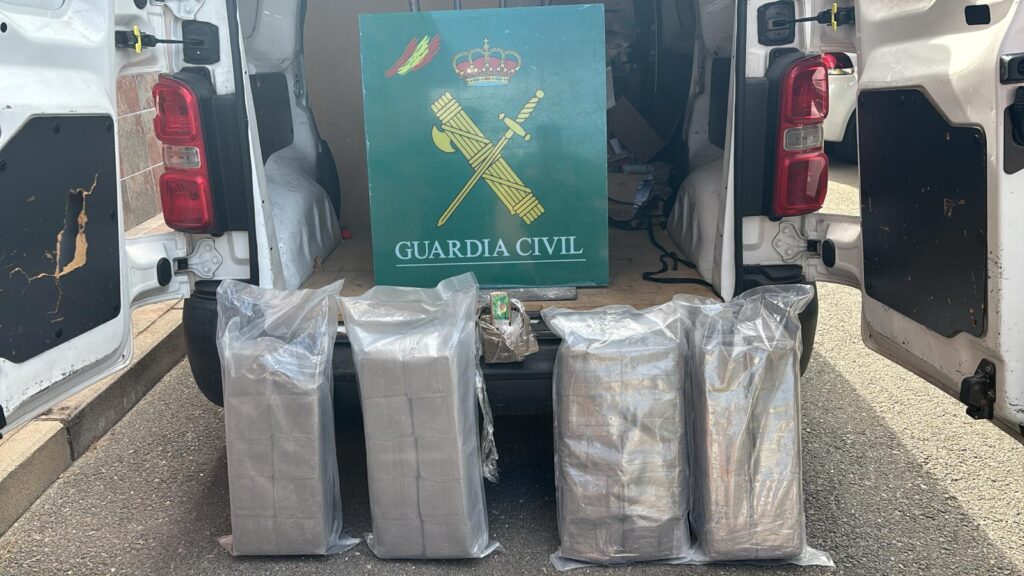 Bolsas de hachís encontradas en la furgoneta de un hombre en Navas de San Antonio