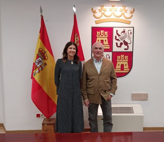 El Servicio Territorial de Medio Ambiente de Segovia tiene nuevo jefe La delegada territorial y el nuevo jefe del Servicio de Medio Ambiente