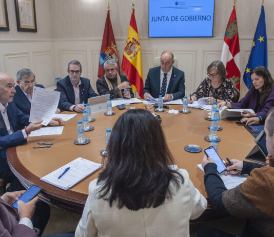 Casi 1,7 millones de euros para los ayuntamientos de la provincia de Segovia La Junta de Gobierno de la Diputación de Segovia aprueba un anticipo extraordinario en noviembre