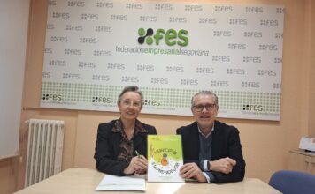 Fuentepelayo firma por la consolidación de emprendedores de su municipio Firma del convenio entre la FES y el Ayuntamiento de Fuentepelayo