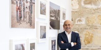 Borja Santos, autor de la exposición ‘El hilo invisible de la curiosidad’ en el IE University