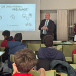 La educación financiera, presente en las aulas segovianas Charla educación financiera de Cajaviva Caja Rural