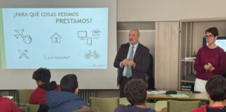 La educación financiera, presente en las aulas segovianas Charla educación financiera de Cajaviva Caja Rural