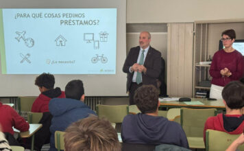 La educación financiera, presente en las aulas segovianas Charla educación financiera de Cajaviva Caja Rural
