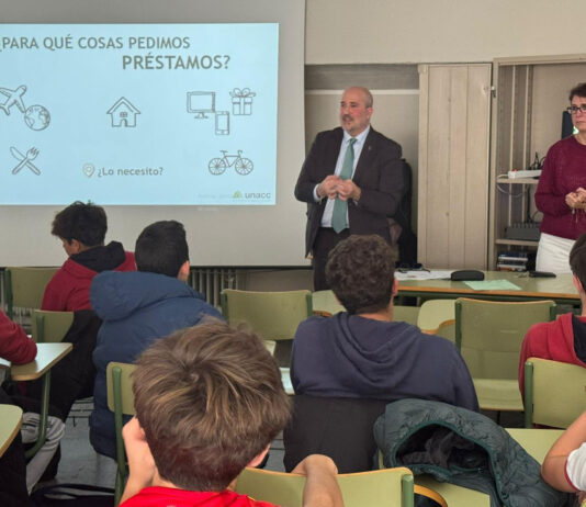 Charla educación financiera de Cajaviva Caja Rural