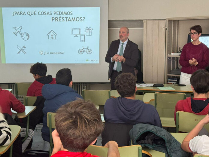 Charla educación financiera de Cajaviva Caja Rural