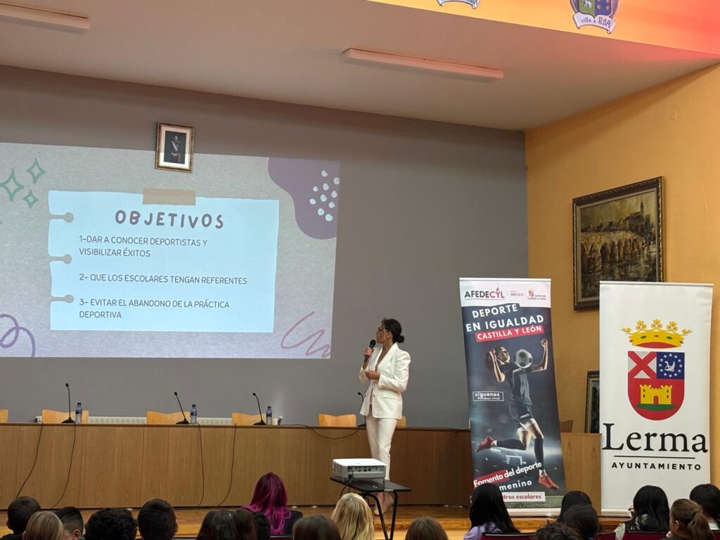 Carolina García en Cartel IV edición ‘Orienta tu Futuro Profesional a la industria del Deporte'