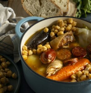 Cocido, focaccias y cerveza en la Feria del Ganado de un pueblo de Segovia