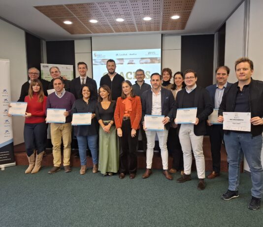 Reconocimiento a 14 empresas segovianas por su implicación en la Formación Profesional Caixabank Dualiza educación Formación profesional (FP)