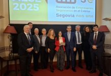 Un negocio de Fuenterrebollo saborea los 3.000 euros del Premio AESE 2025 Entrega premio AESE 2025