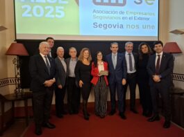 Un negocio de Fuenterrebollo saborea los 3.000 euros del Premio AESE 2025 Entrega premio AESE 2025