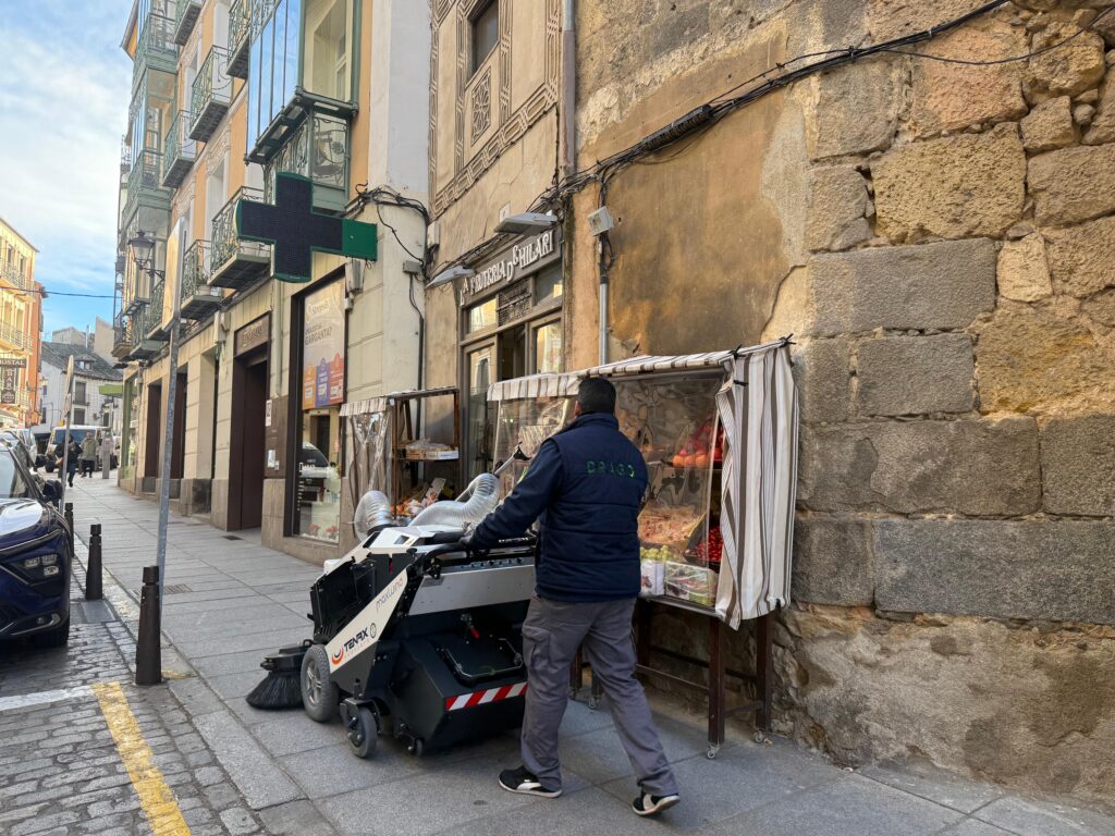 Pruebas de los nuevos equipos limpieza viaria del Ayuntamiento de Segovia