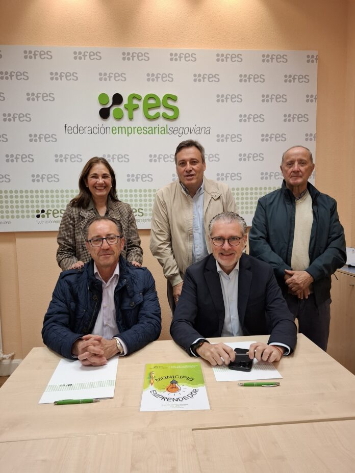 Firma del convenio de colaboración entre la FES y el Ayuntamiento de Palazuelos de Eresma