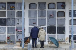 Tradición y respeto: Segovia recuerda a sus ausentes