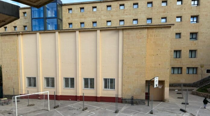 Movilización de familias de La Aneja por las obras de la UVa en el gimnasio y la incertidumbre sobre su futuro uso