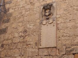 La simbología franquista que IU exige retirar de estas iglesias segovianas