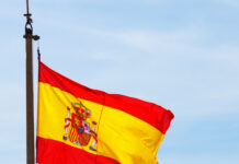 Un nuevo emblema nacional ondeará en uno de los puntos más transitados de la ciudad Nueva bandera nacional