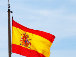 Un nuevo emblema nacional ondeará en uno de los puntos más transitados de la ciudad Nueva bandera nacional