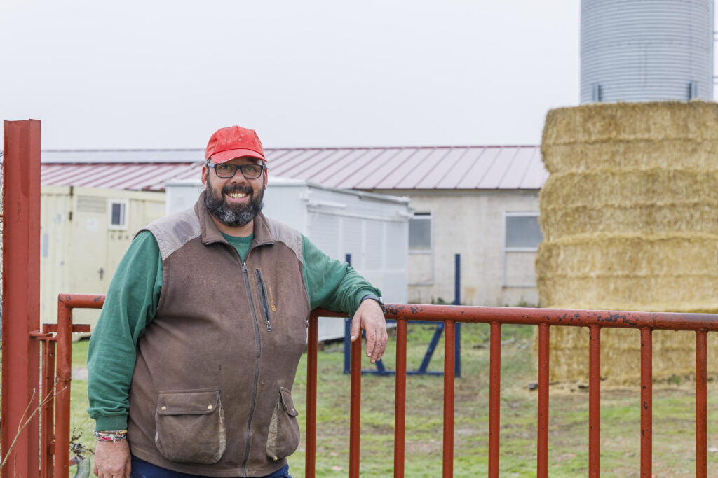 La IGP del Cochinillo de Segovia, nos muestra el secreto de su excelencia. En las Fotos, José María Ruiz, Presidente de PROCOSE; José Ramón Marinero, gerente de la Asociación IGP Cochinillo de Segovia; y Felix, ganadero dentro de la Asociación IGP Cochinillo de Segovia