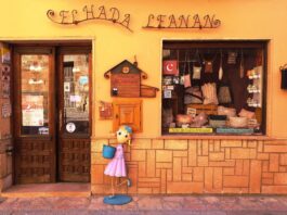 Un taller, dos artesanos y 20 años de historias en cuero en un pueblo de Segovia