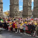 800 alumnos del Claret felicitan la Navidad desde el Acueducto Felicitación Navidad Colegio Claret