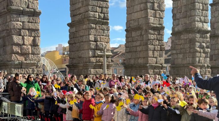 800 alumnos del Claret felicitan la Navidad desde el Acueducto Felicitación Navidad Colegio Claret