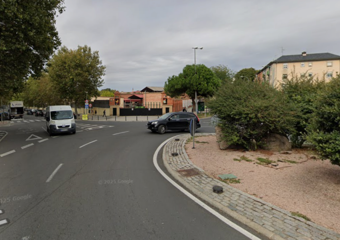 Glorieta Avenida Juan Carlos I Img Google Maps Tráfico izado bandera