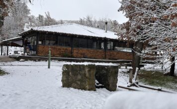 Un horno de leña, un robledal centenario y un restaurante para todo el año La Chasca de la Dehesa