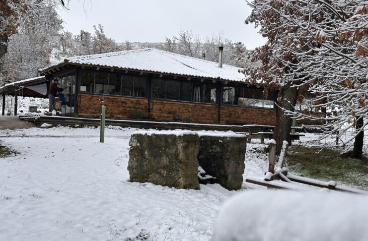 Un horno de leña, un robledal centenario y un restaurante para todo el año La Chasca de la Dehesa