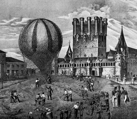 ¿Conoces la relación entre el primer vuelo militar de la historia y el Alcázar de Segovia? Vuelo militar Alcázar de Segovia