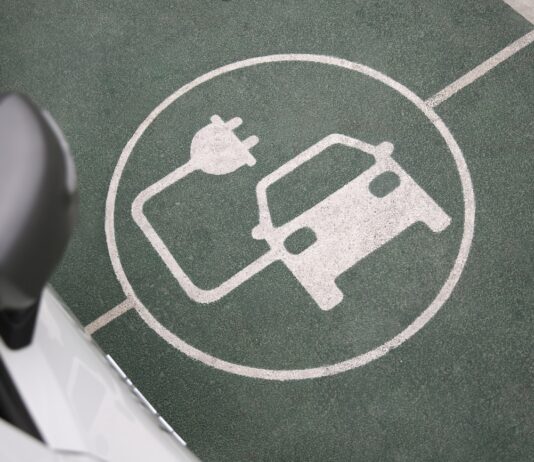 cargador de móvil electrico