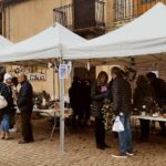 Prádena convierte el acebo en antesala de la Navidad con su feria más participativa