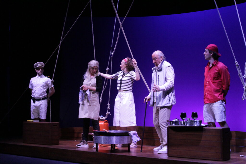 Compañía teatral Els Joglars interpretando 'El Rey que fue'