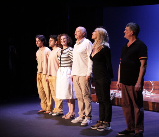 Els Joglars celebra en Segovia sus más de seis décadas sobre los escenarios Compañía teatral Els Joglars interpretando 'El Rey que fue'