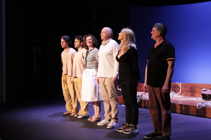 Compañía teatral Els Joglars interpretando 'El Rey que fue'