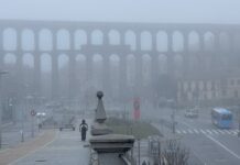La niebla afecta al tráfico en tramos de Segovia Niebla Segovia Acueducto
