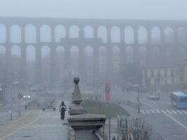 La niebla afecta al tráfico en tramos de Segovia Niebla Segovia Acueducto