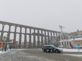 Alerta meteorológica en todas las provincias de Castilla y León Nieve en Segovia Capital